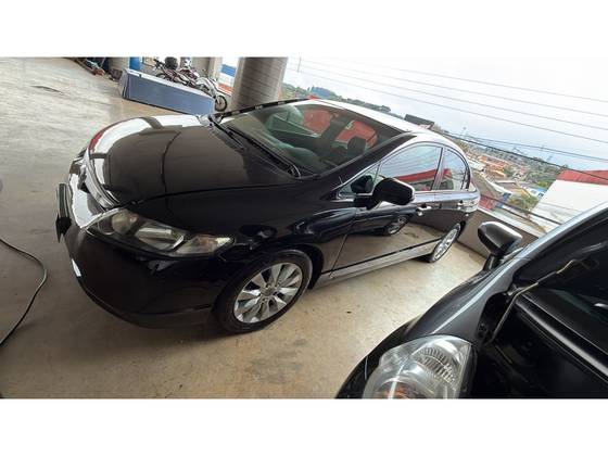 HONDA CIVIC 1.8 LXS 16V FLEX 4P AUTOMÁTICO